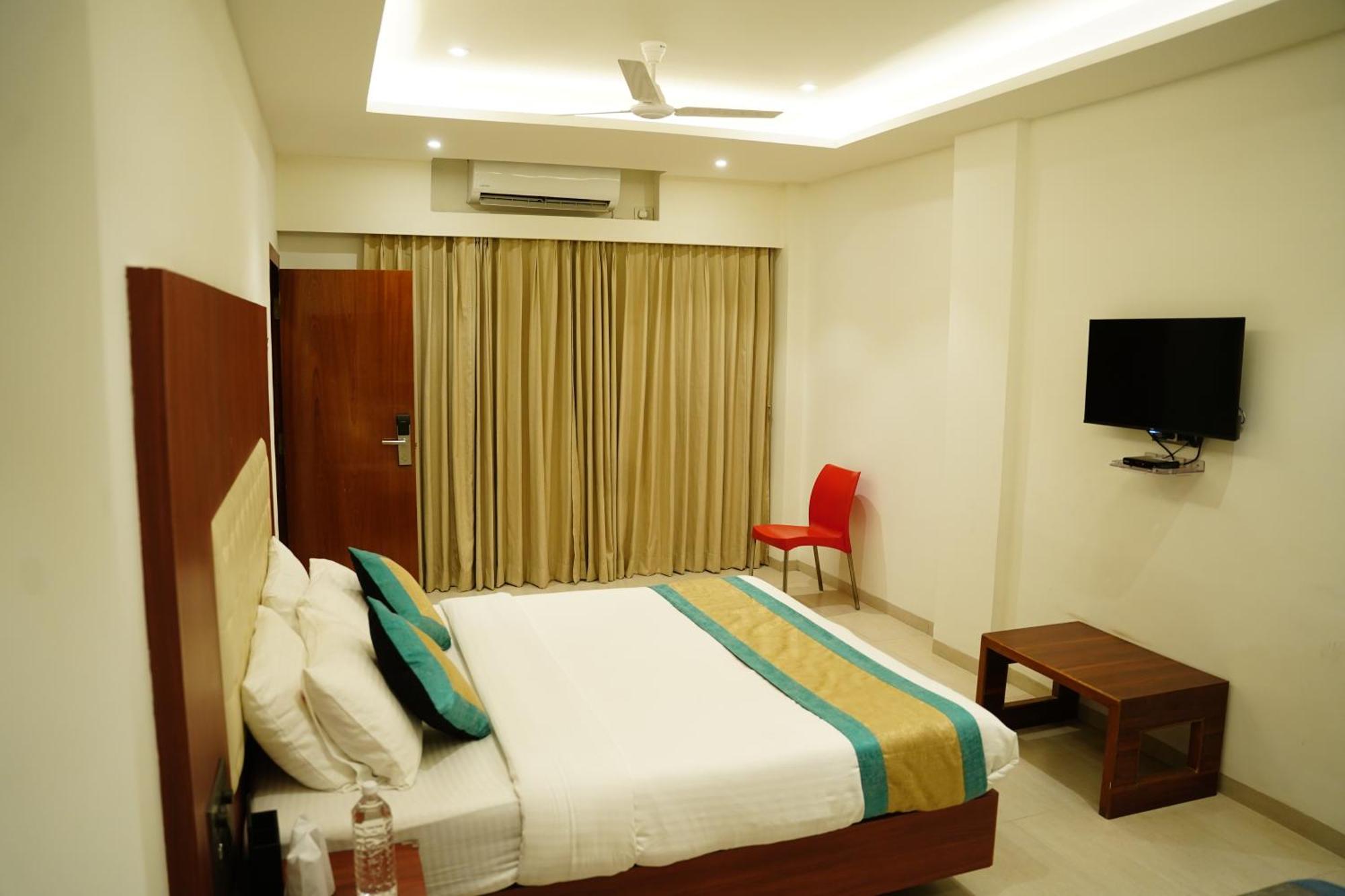 Hotel Sai Krishna Ширди Экстерьер фото